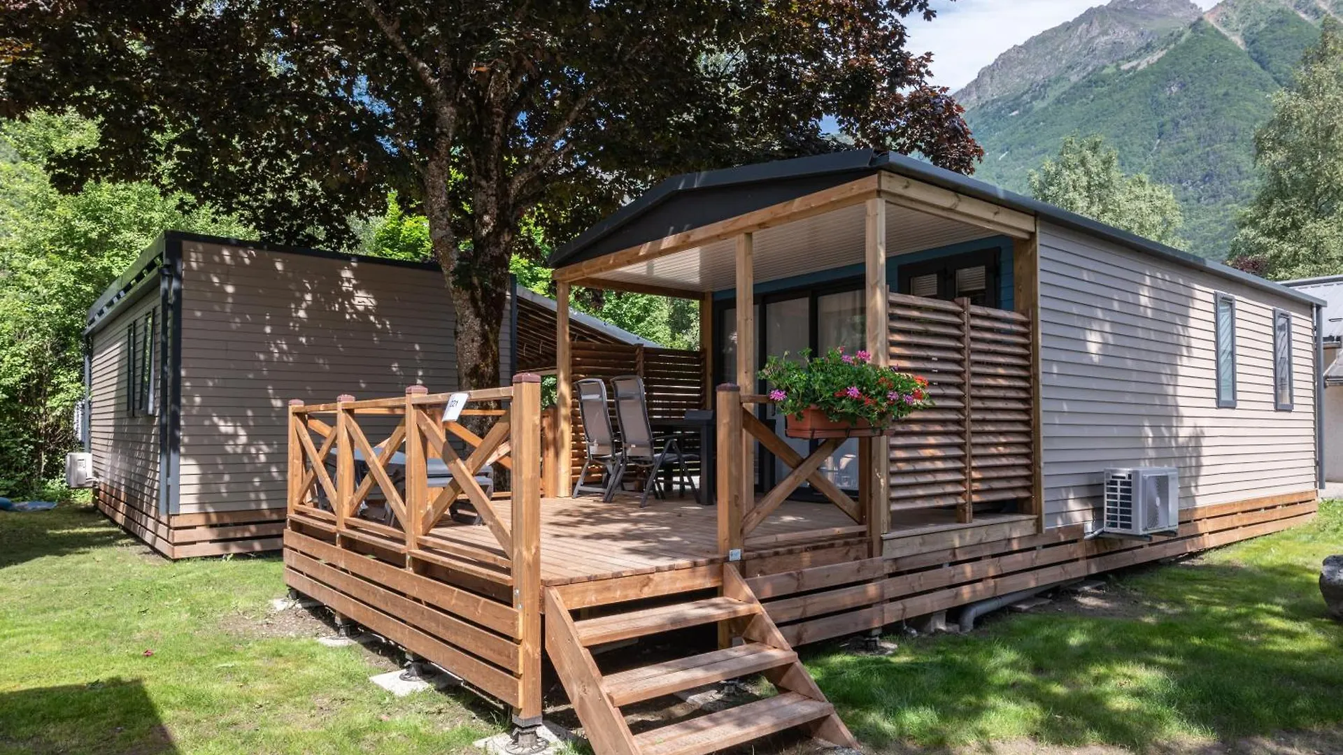 Camping RCN Belledonne Le Bourg-dʼOisans